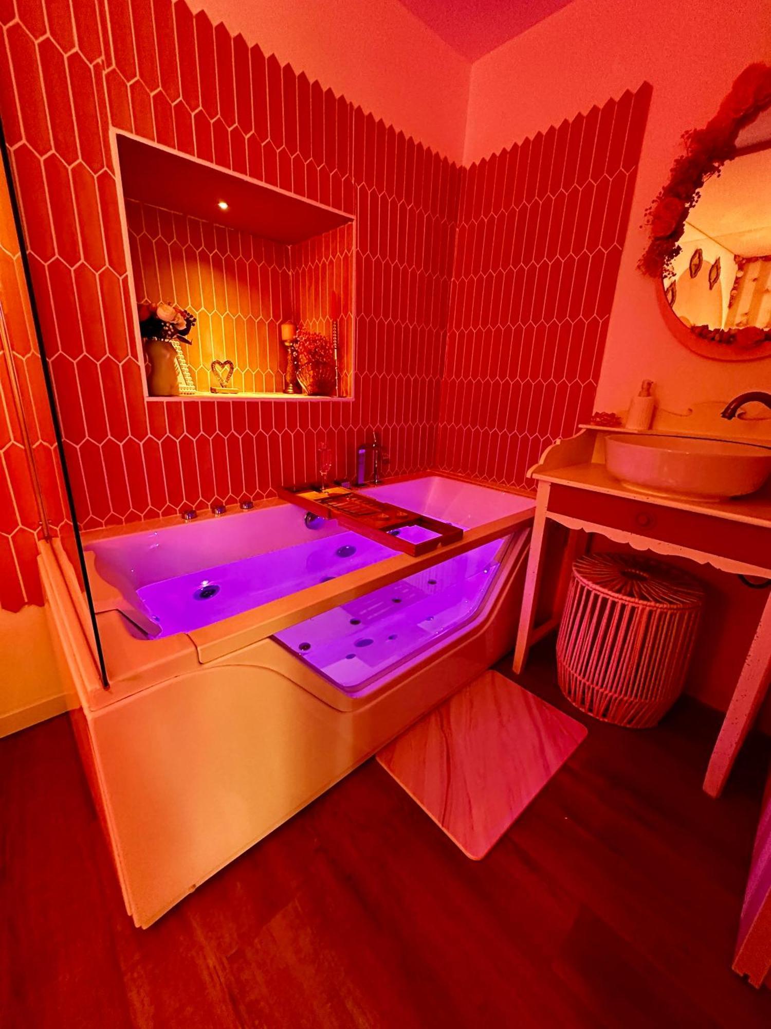Romantic Room - Balneo - Ciel Etoile - Free Wifi - Netflix - Hyper Centre Pezenas Ngoại thất bức ảnh