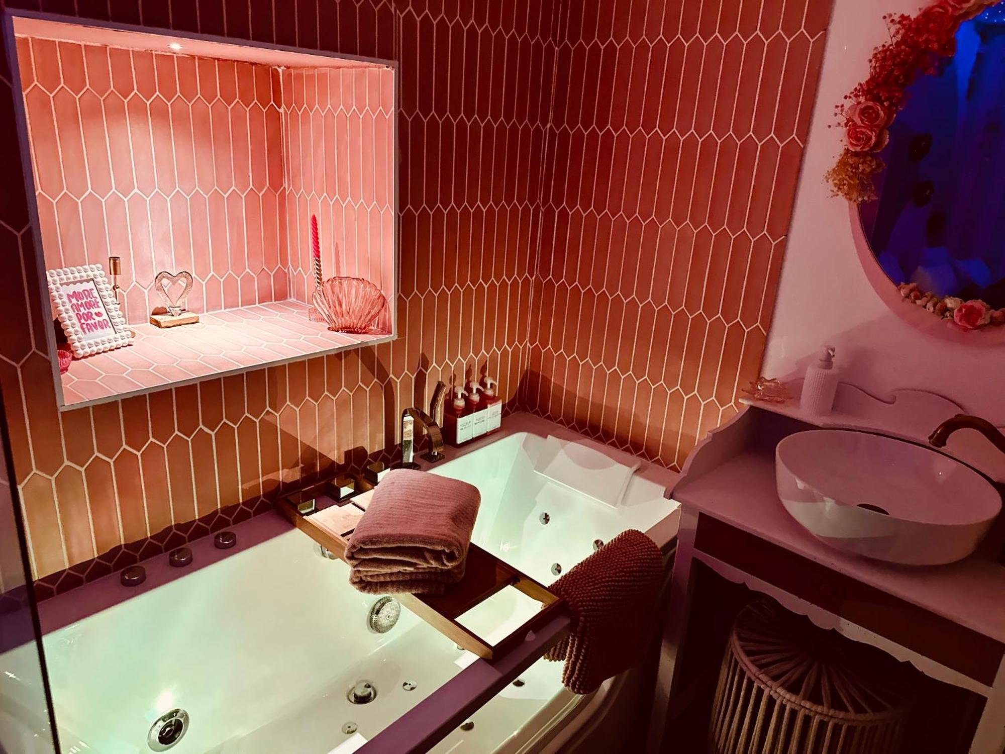 Romantic Room - Balneo - Ciel Etoile - Free Wifi - Netflix - Hyper Centre Pezenas Ngoại thất bức ảnh
